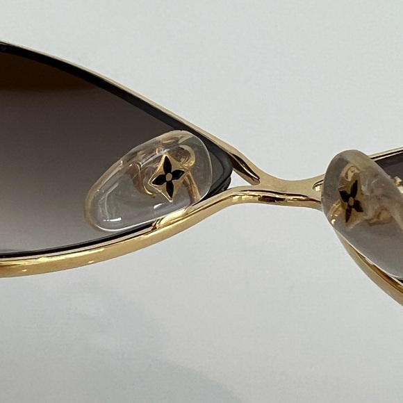 LOUIS VUITTON GOLD METAL FRAME SUNGLASSES NWOTS! - Picture 16 of 17